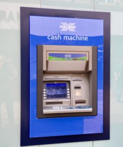 Ook bij een bankautomaat is er sprake van het informatieverwerkend systeem.